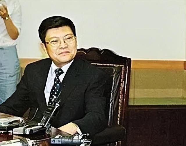 李滨:外交大使成最高级间谍,因一封邮件暴露身份,让人不敢置信