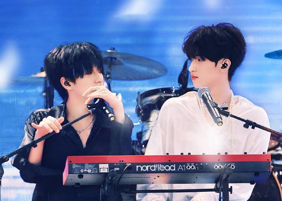 翔霖cp是双生脸,贺峻霖越来越像严浩翔,队友也差点认错两人