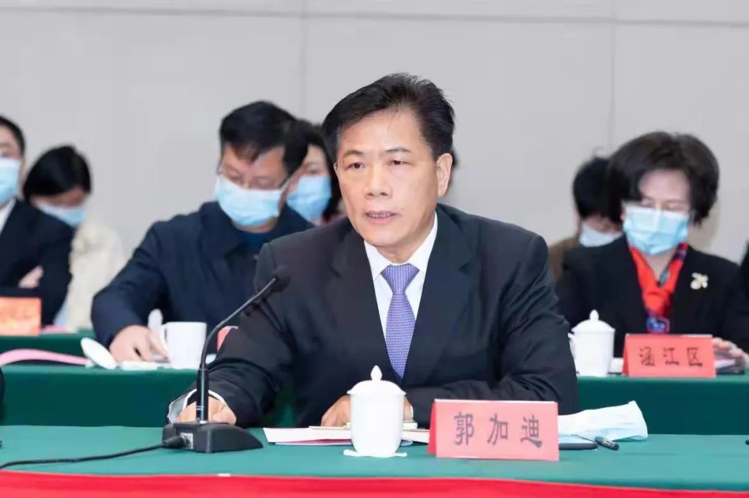 郭加迪应邀出席莆田市民营企业家座谈会心系家乡建言献策共谋发展