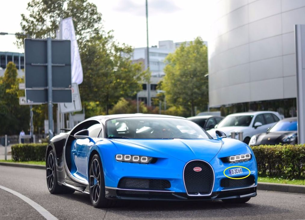 据说是中国仅有的两辆奔驰slr 722纪念版之一,另一辆则在台湾的周杰伦