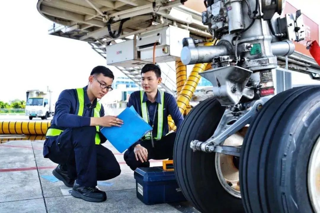 镇江技师学院电气工程系特色专业介绍——飞机维修