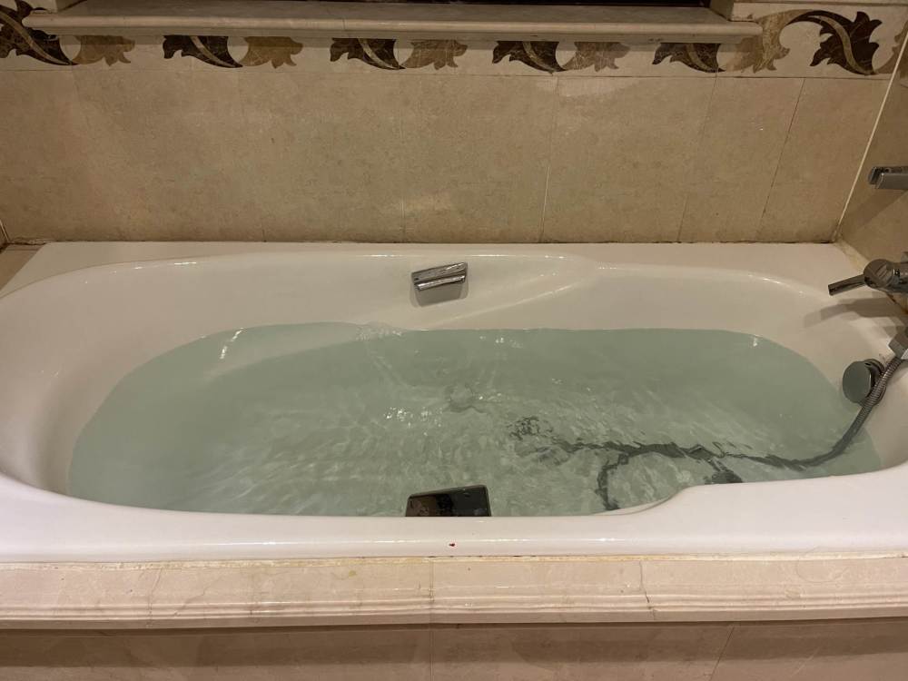 10年,广东双胞胎男孩浴缸溺亡,调查后亲妈被抓,上千人联名求情