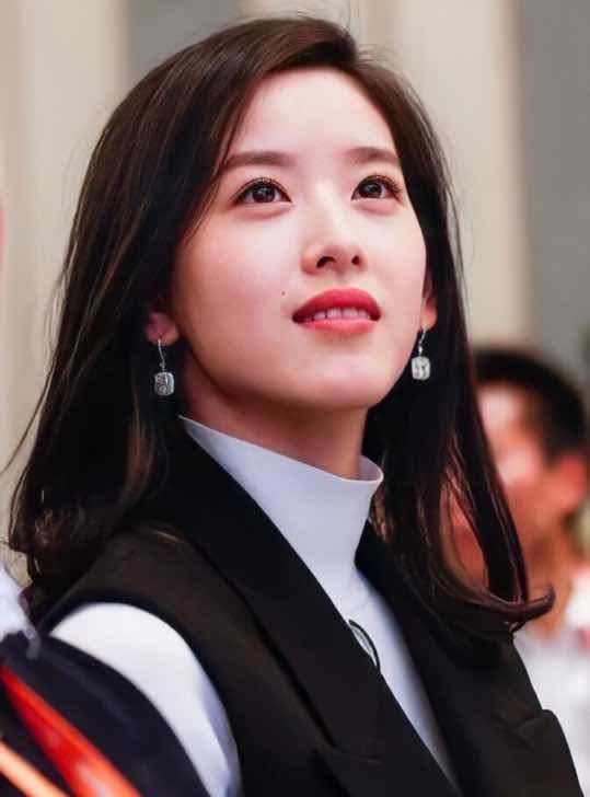 回顾从奶茶妹妹到女富豪28岁的章泽天活成了她想要的样子