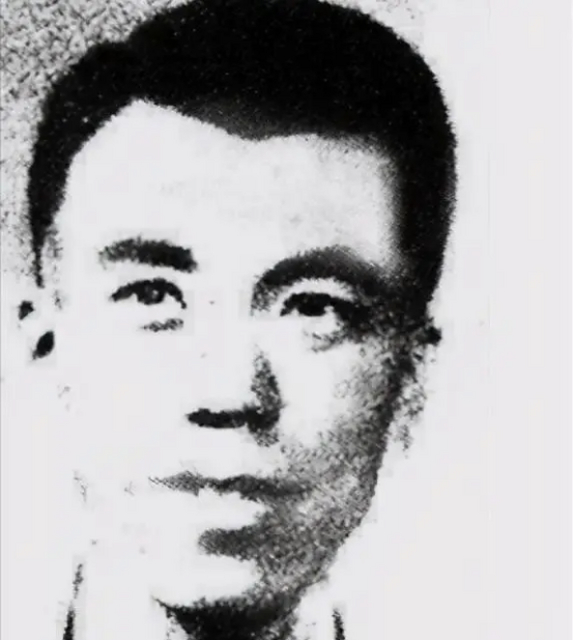 1952年,张文荣被美军俘虏后叛变,在奉命打入志愿军内