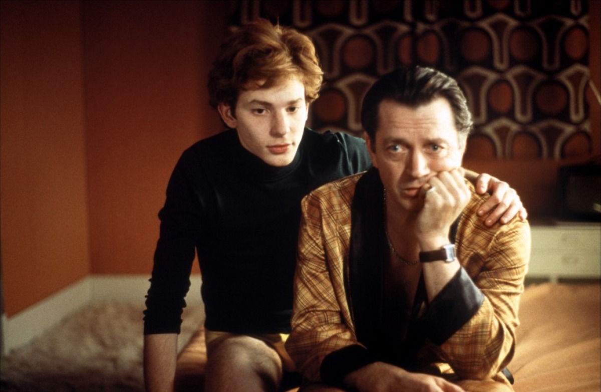 新晋情色电影大师力作,美少年的忘年双性四角恋