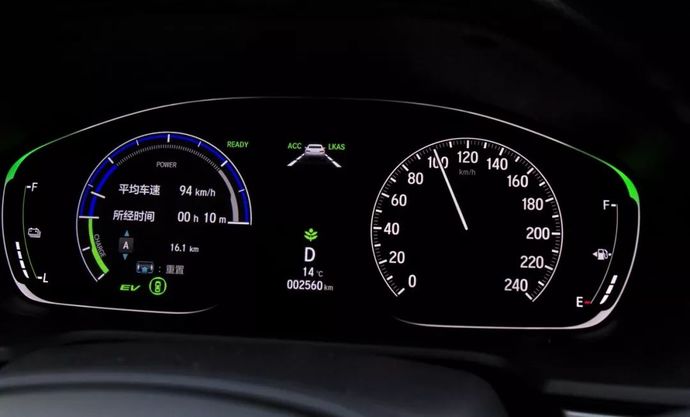 当车速在100时,发动机正常转速是多少?修车工:不能超过这个数