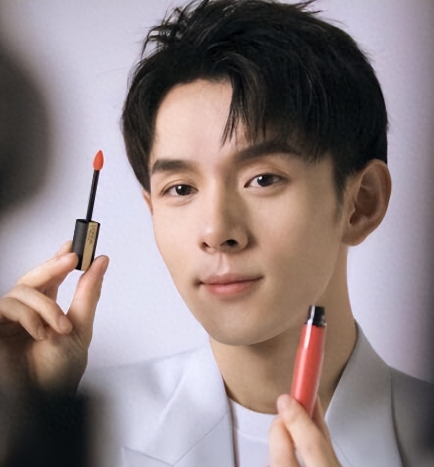 回顾李佳琦怒怼打工人79元还贵买不起要反思网友呼吁严查税务