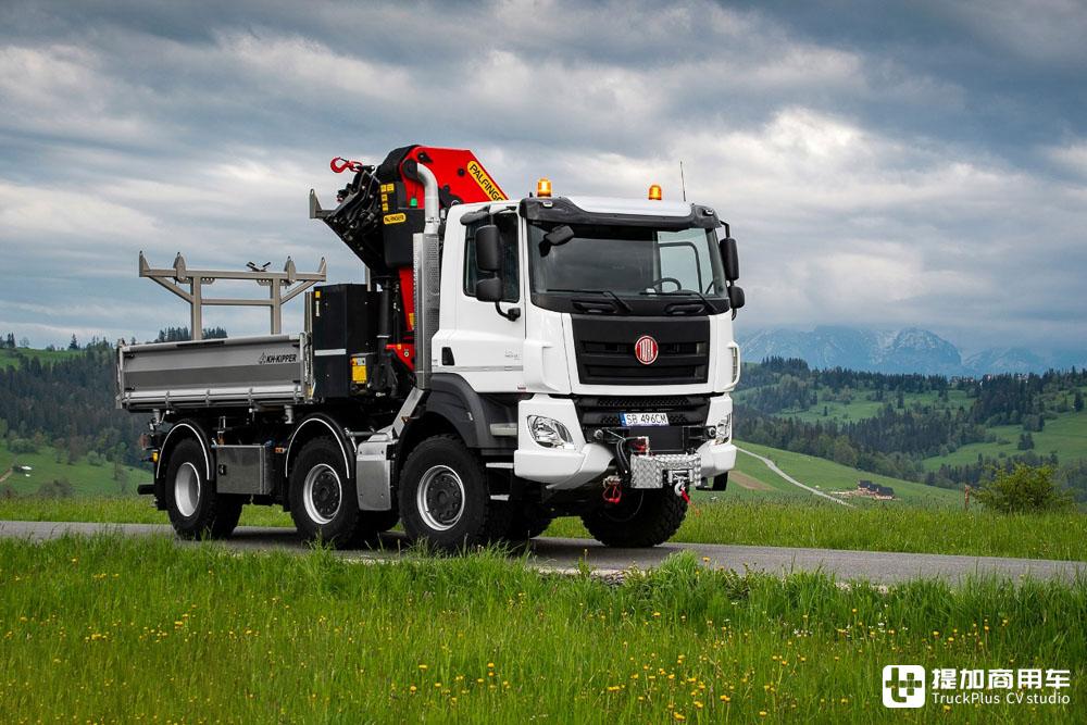 6x6驱动前双导单腿驴!配置非常独特的太拖拉凤凰随车吊实拍