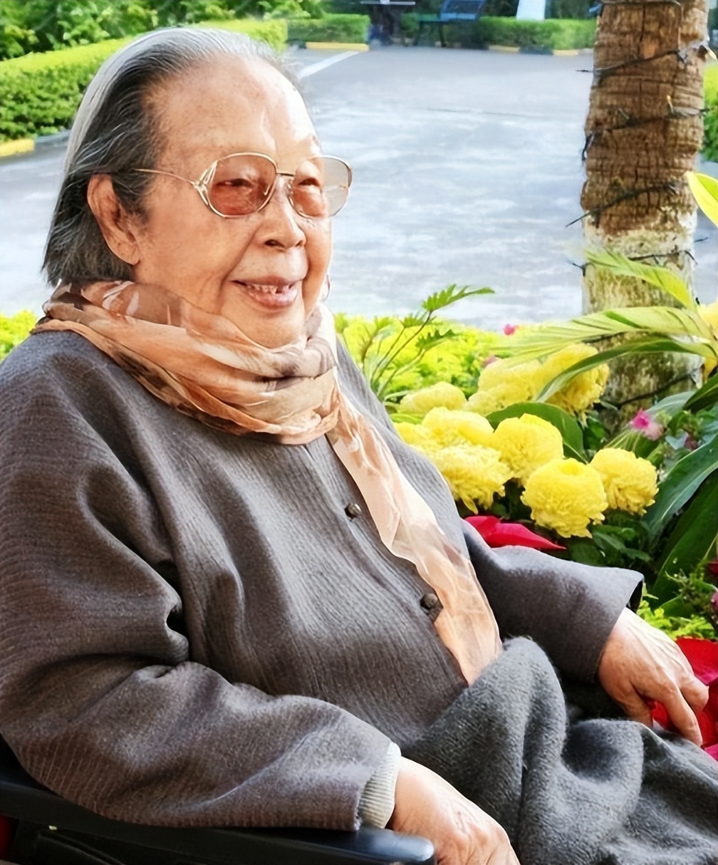 53岁丧夫,85岁丧子,95岁的薛明去世前一句话令人泪目话令人泪目