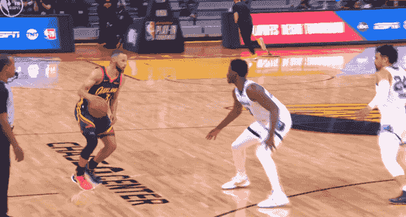 勇士对阵灰熊的比赛中,客队反客为主一度领先了13分,但库里节末突然