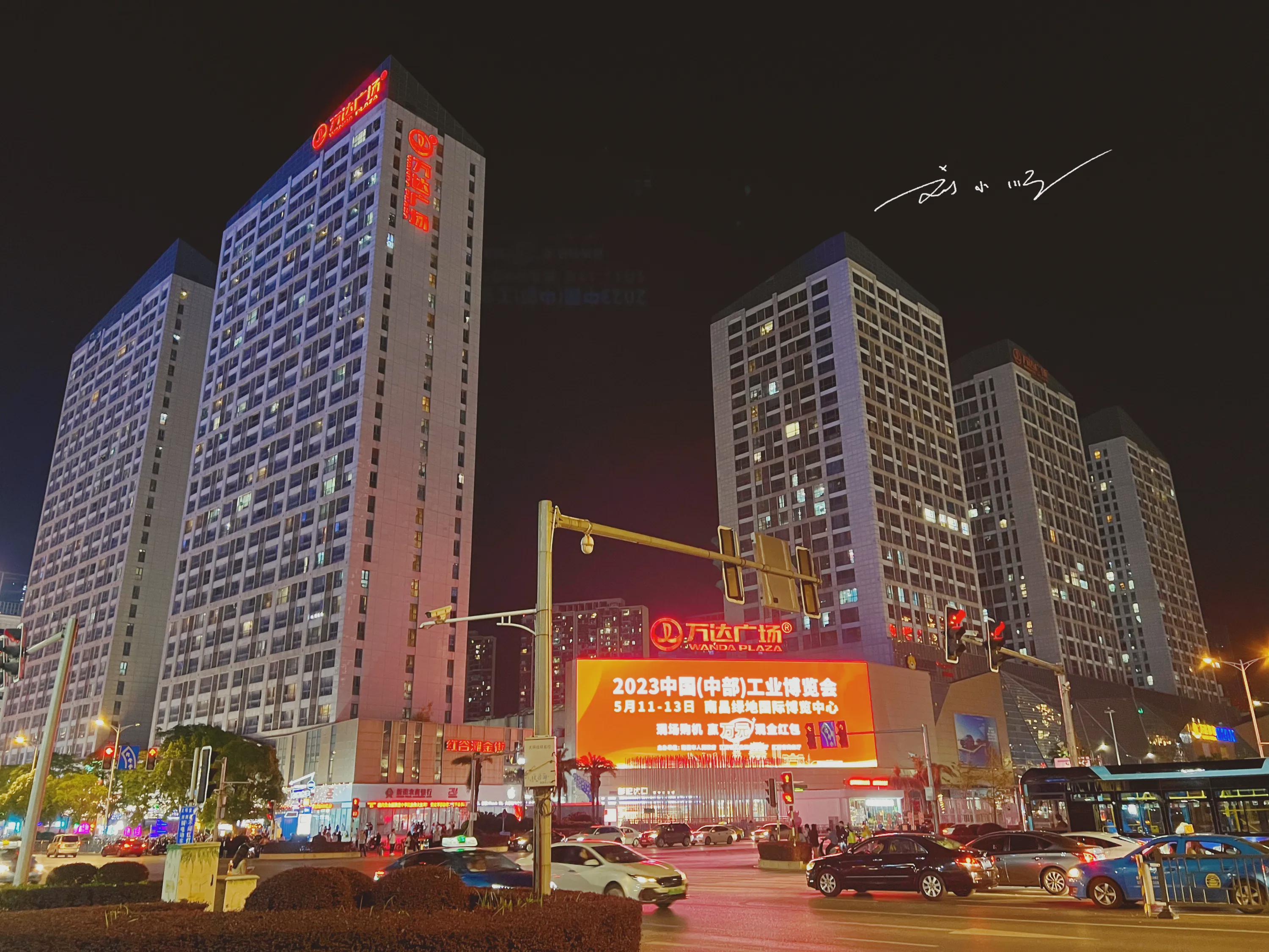 实拍南昌夜景,作为"最没存在感"的省会之一,如今成为网红城市