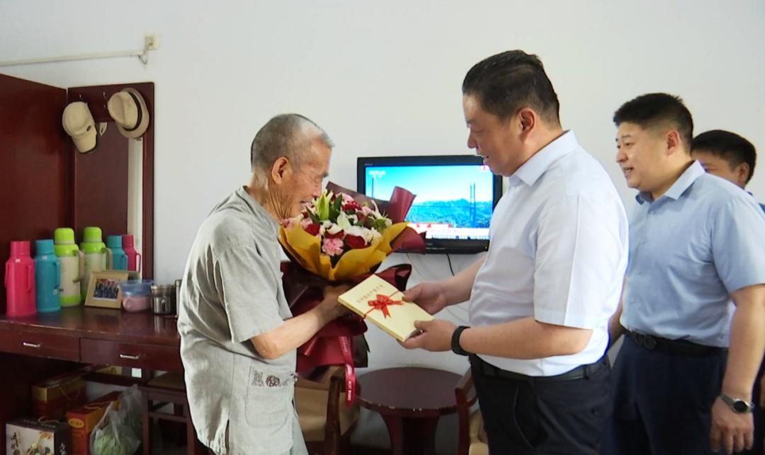 尚国桦走访慰问北相镇退役军人老党员