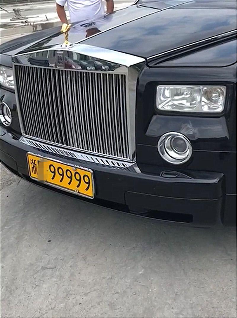 《狂飙》原型黑老大刘汉,身家400亿挥金如土,各种豪车数不胜数