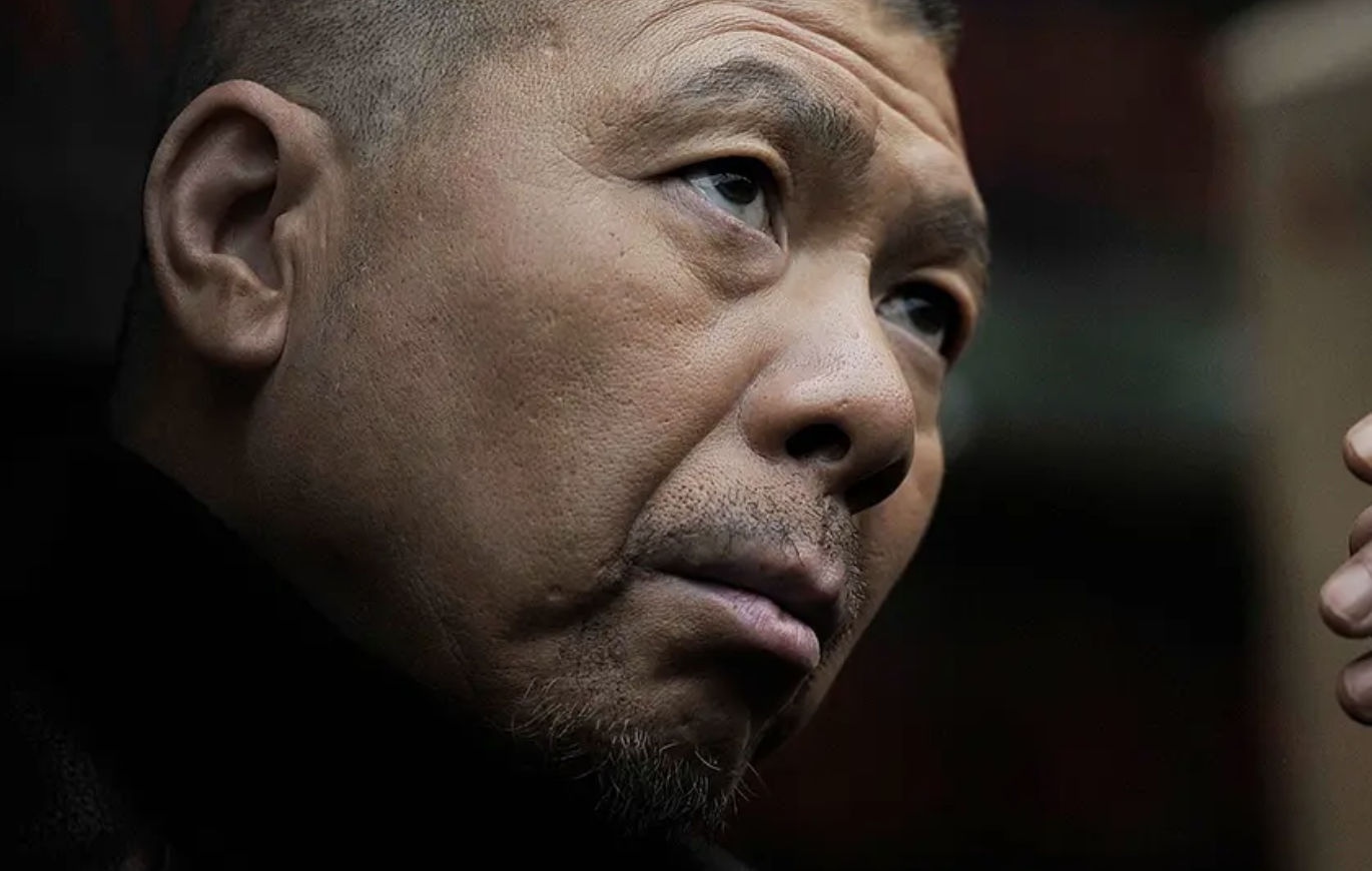 当天,冯小刚剧组直接花费了30万元,包下了北京开往香港的t97次列车