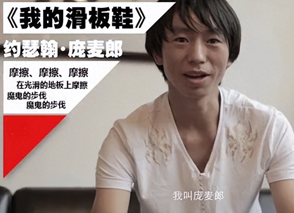 他的家境清贫,学习成绩也一般,唯有作文写得还不错,曾经登上过学校的