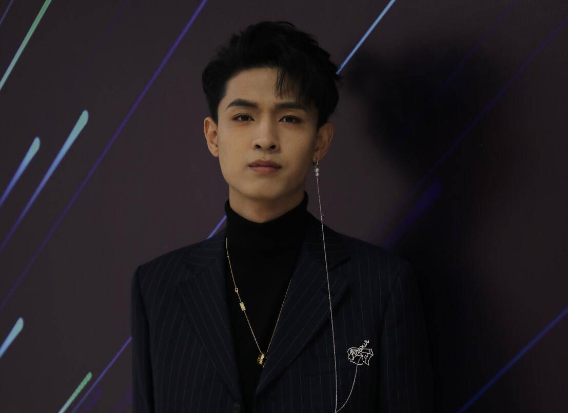 "一战封神"秦霄贤:郭德纲力捧,月薪700开玛莎拉蒂,和白鹿组cp