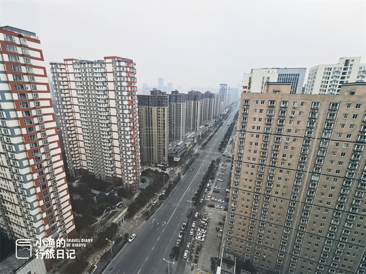 12月23日,西安"封城"第一天:大街空空荡荡,那些奉献的身影