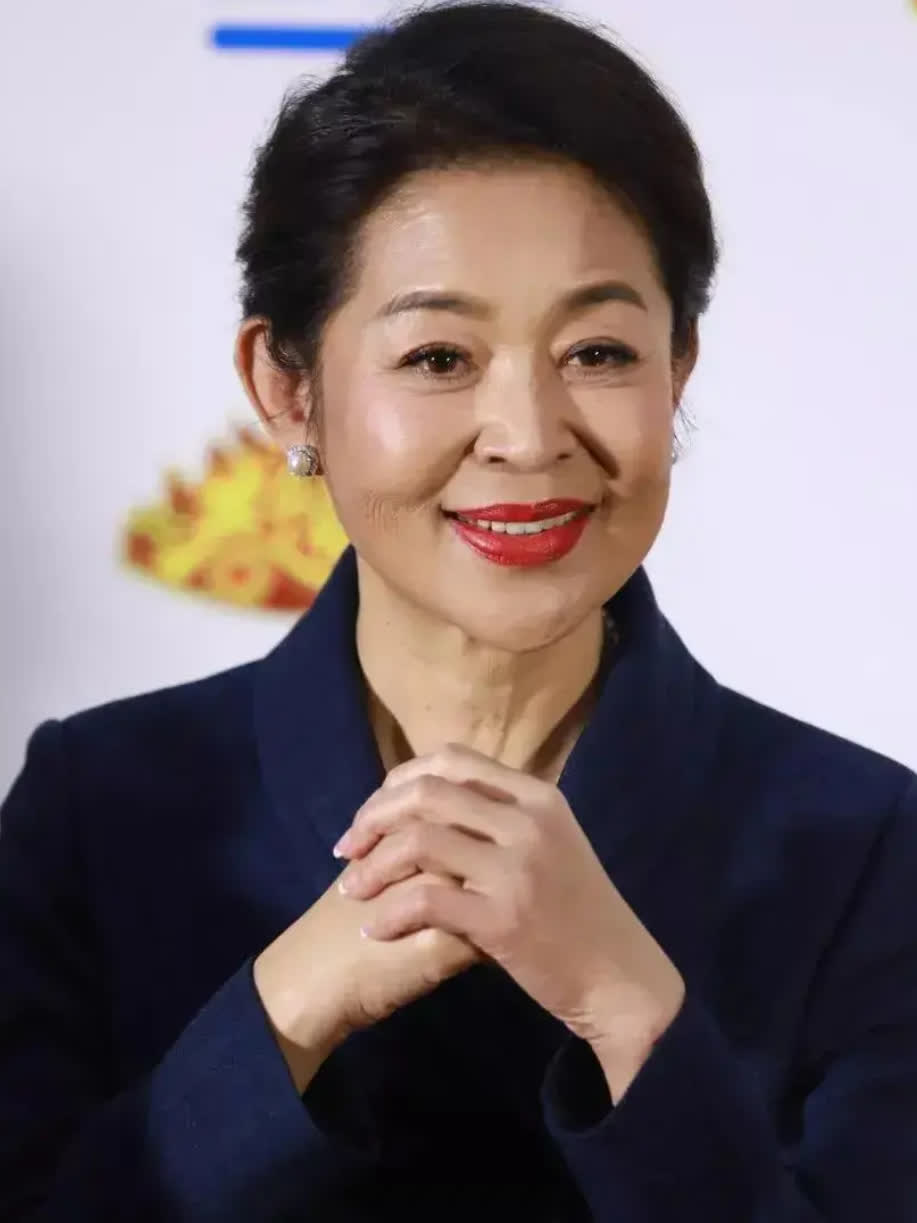 陈红跟倪萍长得越来越像岁月不饶人