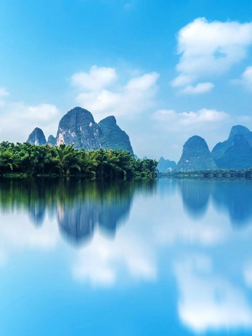 每年的7-99715是桂林山水蕞美的季节,天气晴朗15,山清水秀,日落