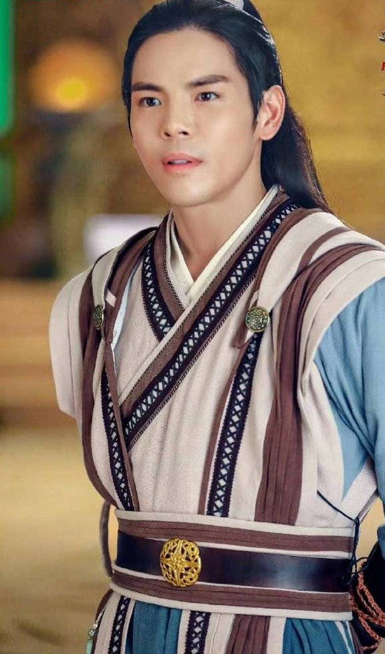 向佐回应撞脸毕雯珺 晒古装照称"这个帅哥真的不是我"#新手帮扶计划