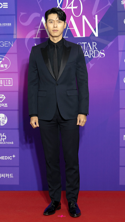 恋爱后首同场,玄彬换新发型太男人,孙艺珍穿白裙瘦脱相