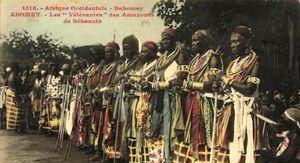 非洲古代的达荷美王国有一支全由女性组成的军队,非常残暴,血腥