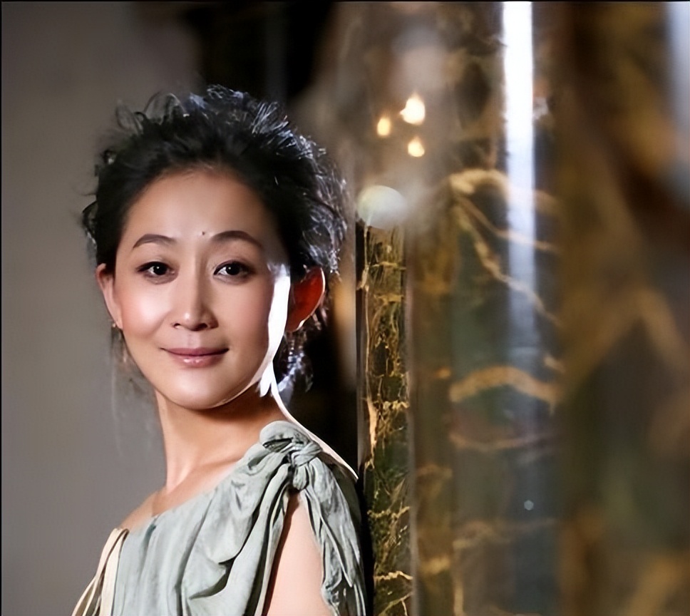 《三体》火了,我却被59岁的陈瑾惊艳到了