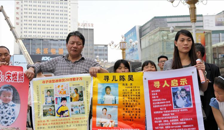 2005年西安女孩6岁被拐,隐忍9年后,将人贩子和养父母全送进监狱