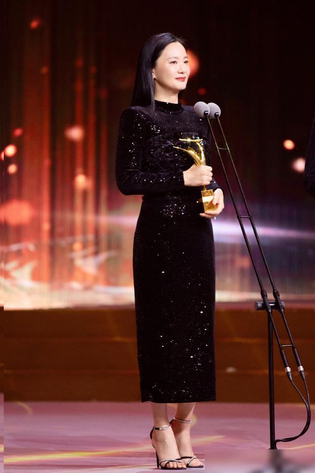 咏梅:内蒙古走出的著名演员,所有的眼泪坎坷都化作生命彩虹