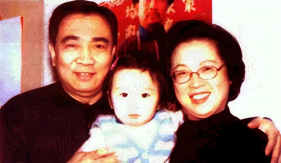 老戏骨鲍国安:与患难妻子爱一生,杨钰莹不是我的儿媳