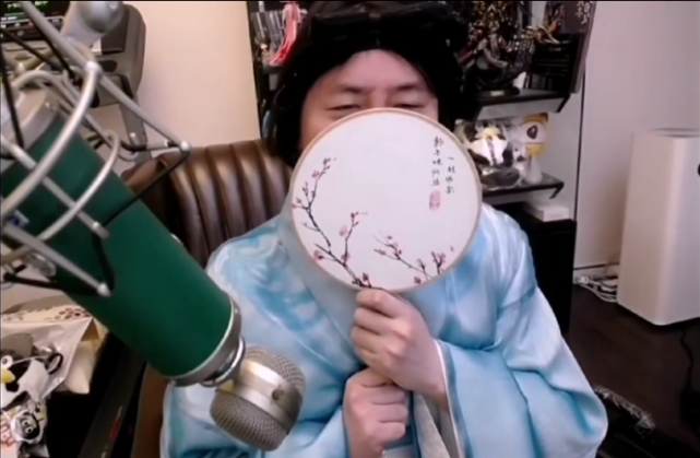 在cos完李白,娜可露露后,大仙又cos游园惊梦!这体态让人笑抽