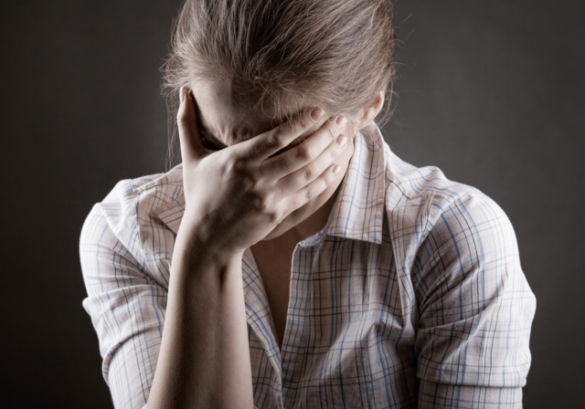 保姆嫌婴儿烦,用被子捂婴儿头1分钟,被家长发现称:不出事就行