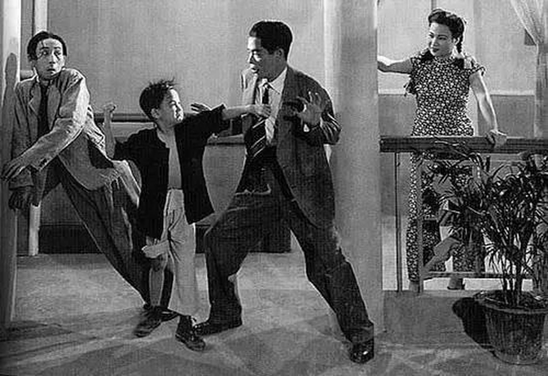 1950年,李小龙10岁,他在电影《细路祥》中出演男主角,当然像李小龙