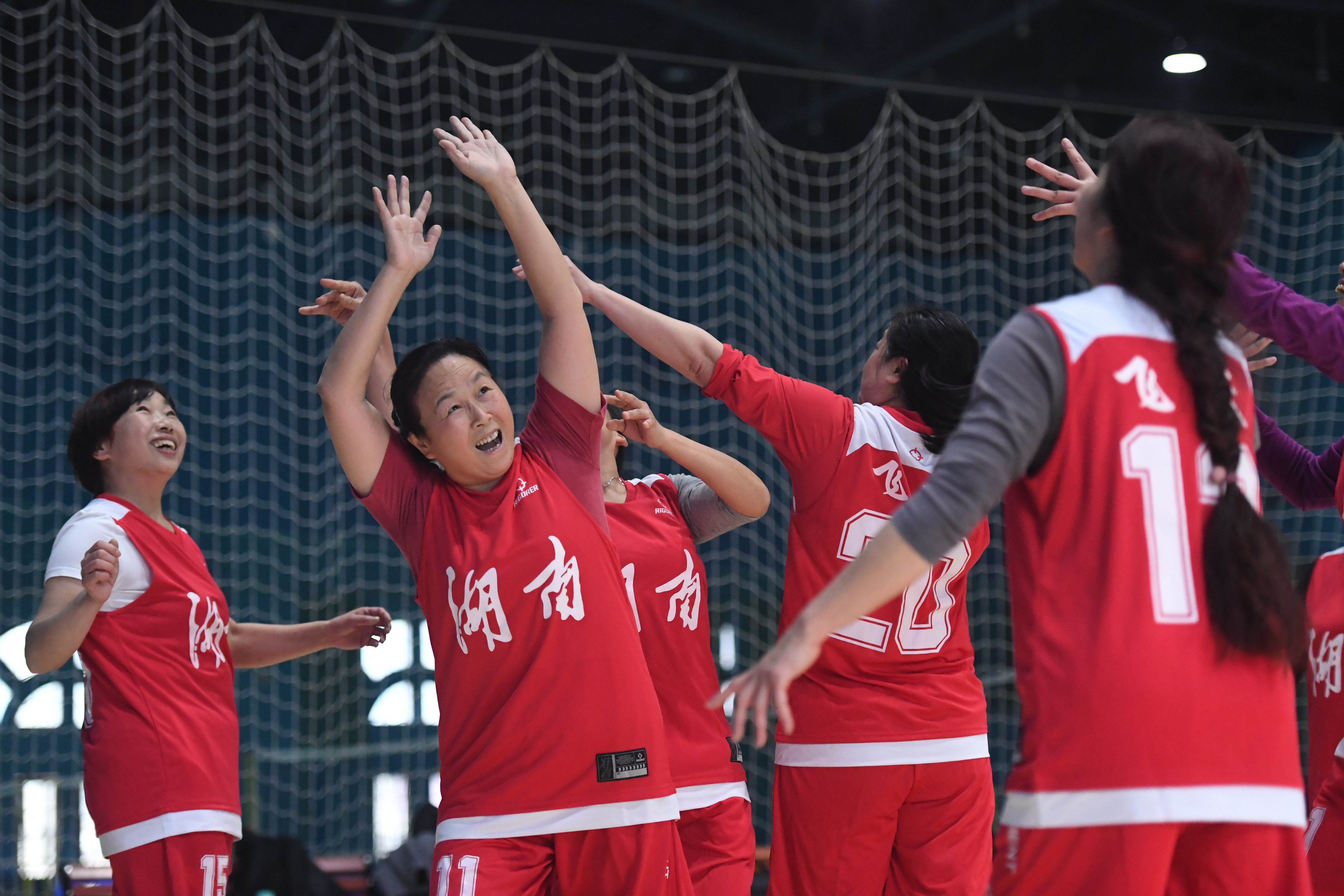 篮球——平均年龄60岁的"飞跃"女篮队(2)