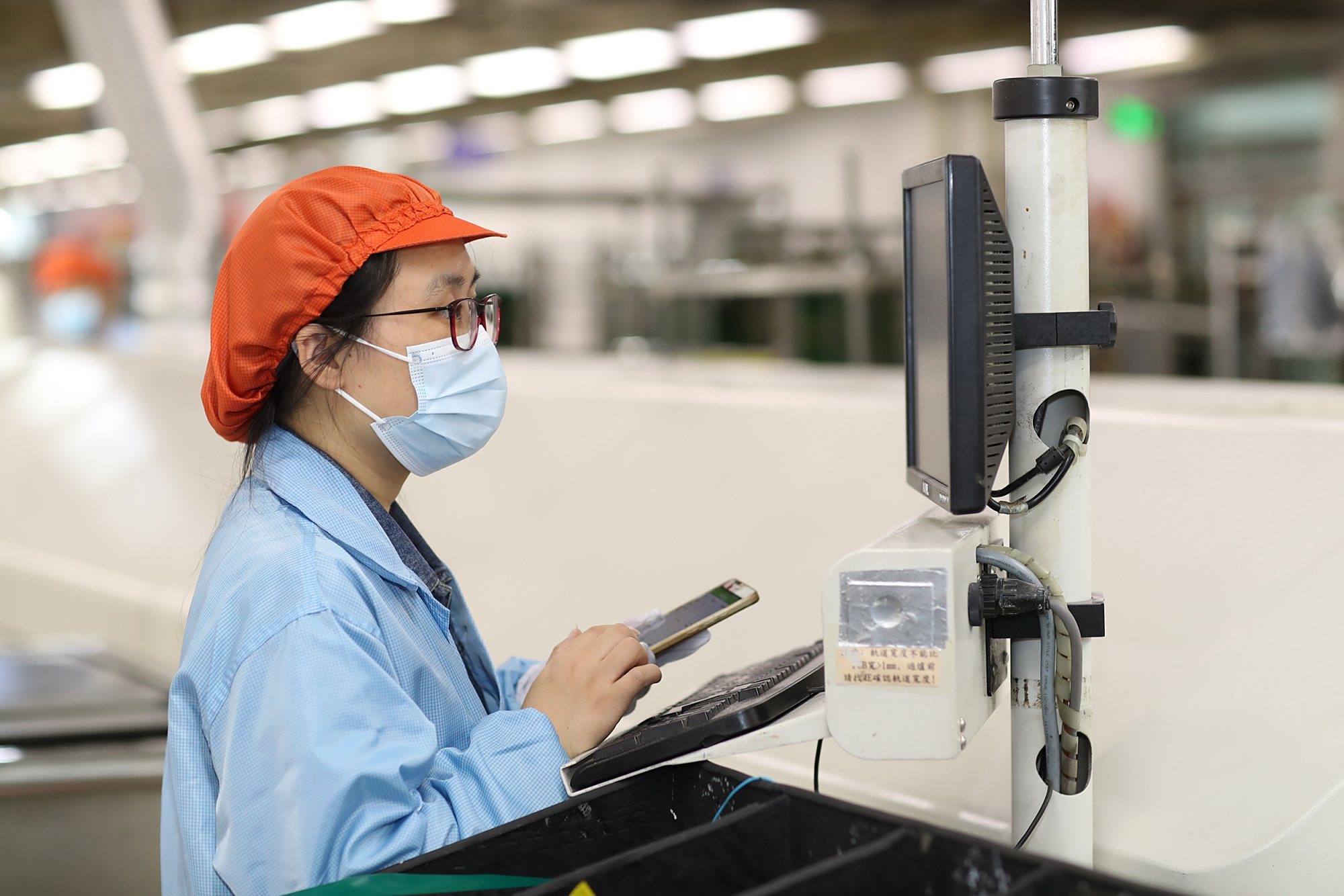 深圳打工妹的一天,见证富士康产线最真实的一面