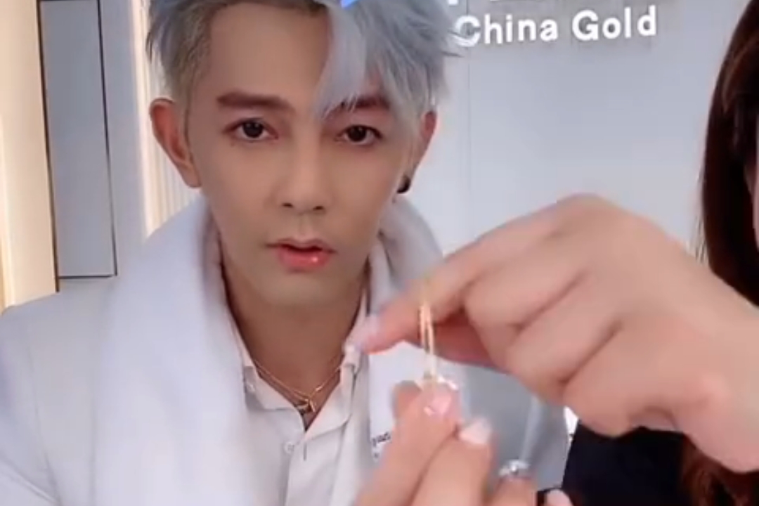 汪东城直播带货时全程睡觉引人争议,网友:太不敬业