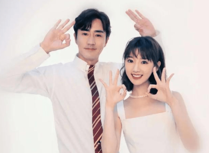 杨玏新恋情疑曝光,与小10岁王玉雯同回小区,挽手搂腰毫不避讳