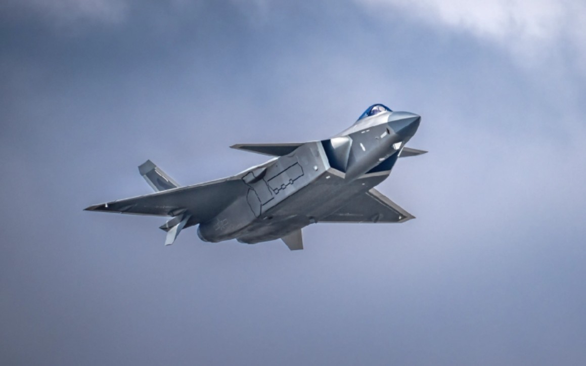 我国准备售五代战机?歼-20在巴黎航展惊艳亮相,可能会出口别国