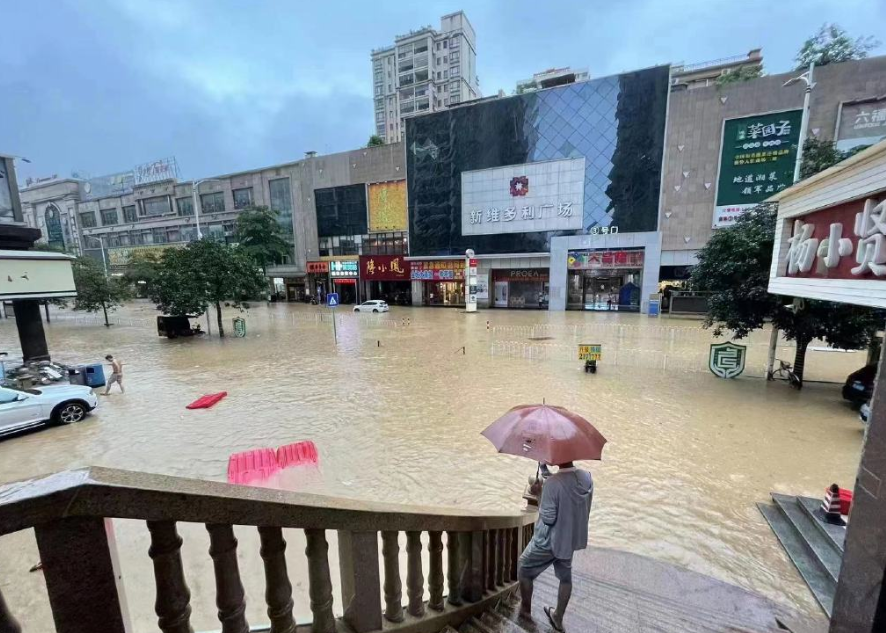揪心广东遭暴雨洪灾水位超历史最高上百万人受灾急需救援