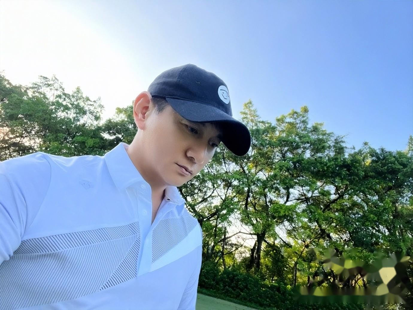 标题:吴奇隆婚变后曝光!童心未泯近况大揭秘!