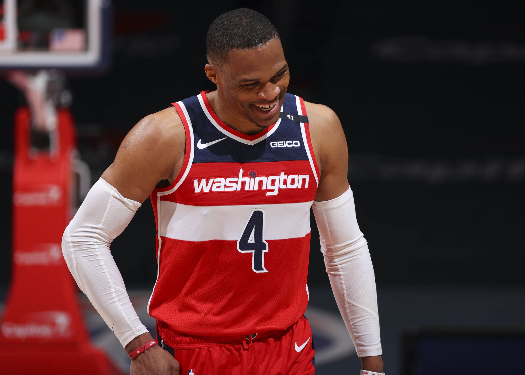 威少两场比赛37个篮板,重回场均三双!