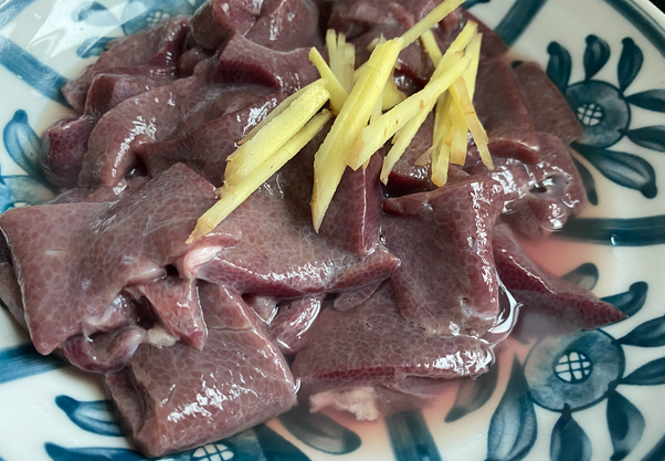 铁被称为"造血元素",建议女性多吃4种富铁菜,不怕贫血找上门