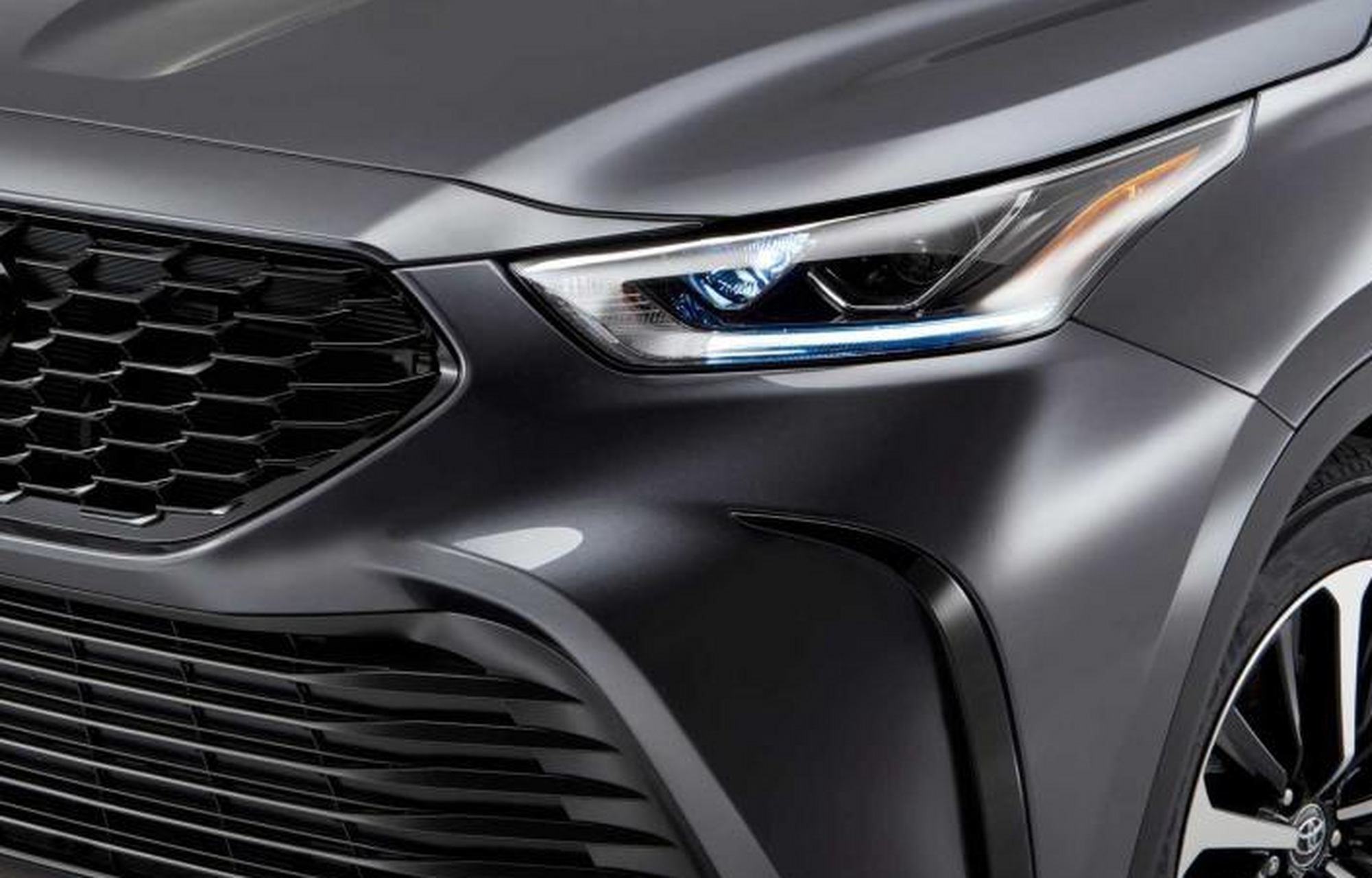 全新2021款丰田汉兰达xse,车身长度达5米,新增运动套件,前脸更霸气