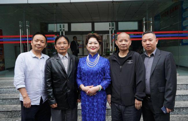 回顾"足浴第一股":胡芝容4万元创业,年收上亿,却为何退市?