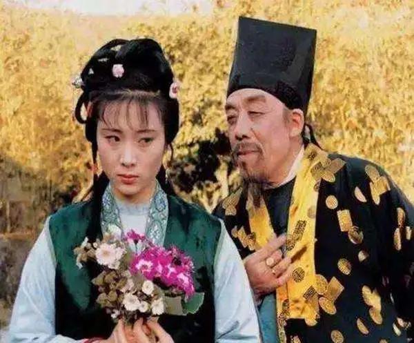 贾珍和秦可卿的关系究竟如何?秦可卿去世,贾珍竟哭得像个泪人