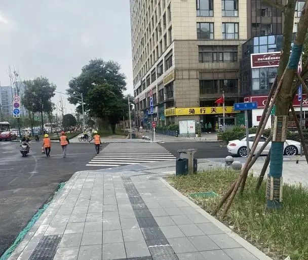 羊西线快速路早晚高峰上主道要排队,咋破?