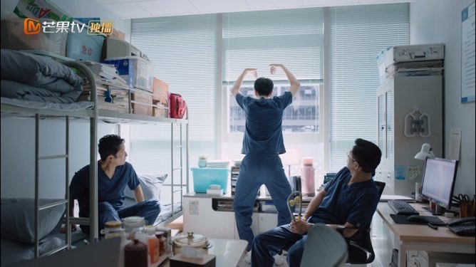 王扬鸣,孟骄阳甜蜜名场面,一吻定情,叠词怪,"猩猩"比心