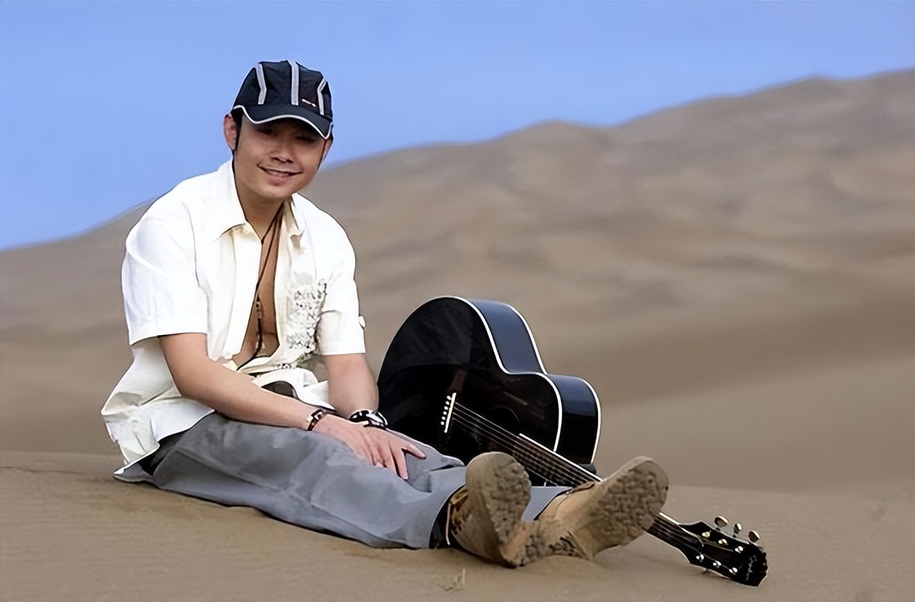 刀郎新歌炸裂全网:《罗刹海市》狂揽80亿播放,造型酷炫引领风潮