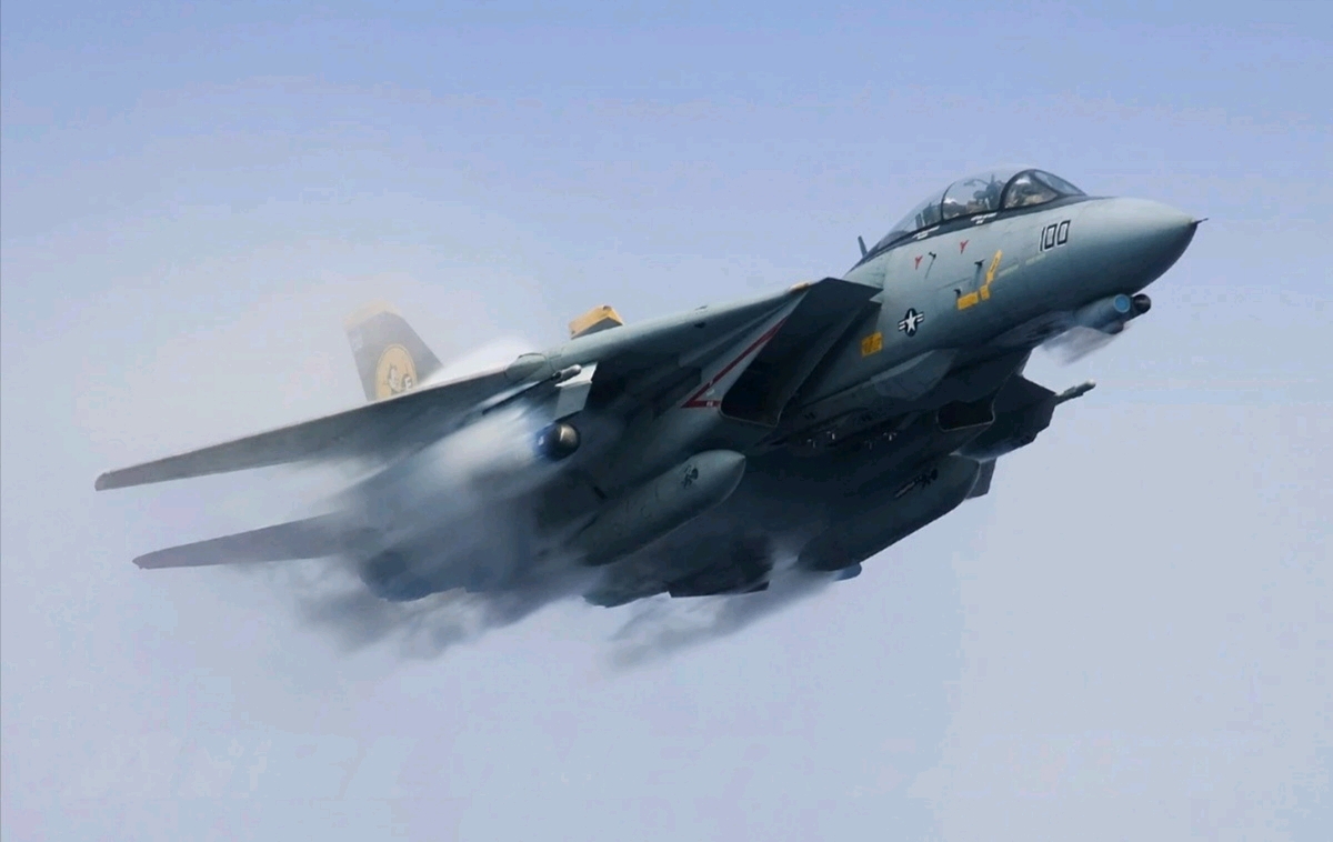 76年,美军f14战机起飞时坠入大海,不料遭遇苏联渔船,怎么办?