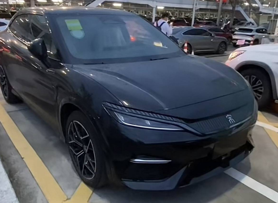 "比亚迪神秘车型现身",内饰与宋l极其相似,这是什么车?